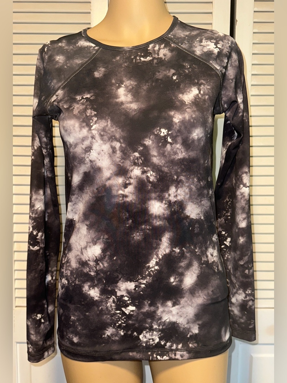 Athleta Tie Dye Black White Long Sleeve Athletic Top S
